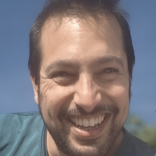 בניהו — בעלים, בנה מחשבים